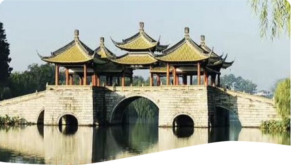 A famous bridge in Yangzhou is also the name card of the city.